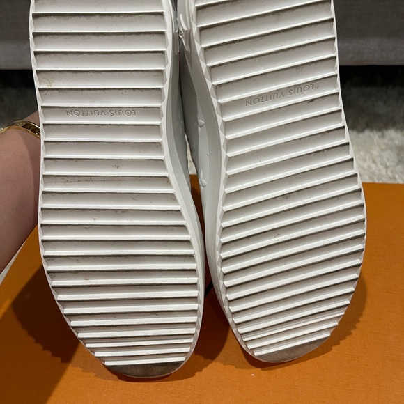 Louis Vuitton Sneakers - Picture 7 of 7